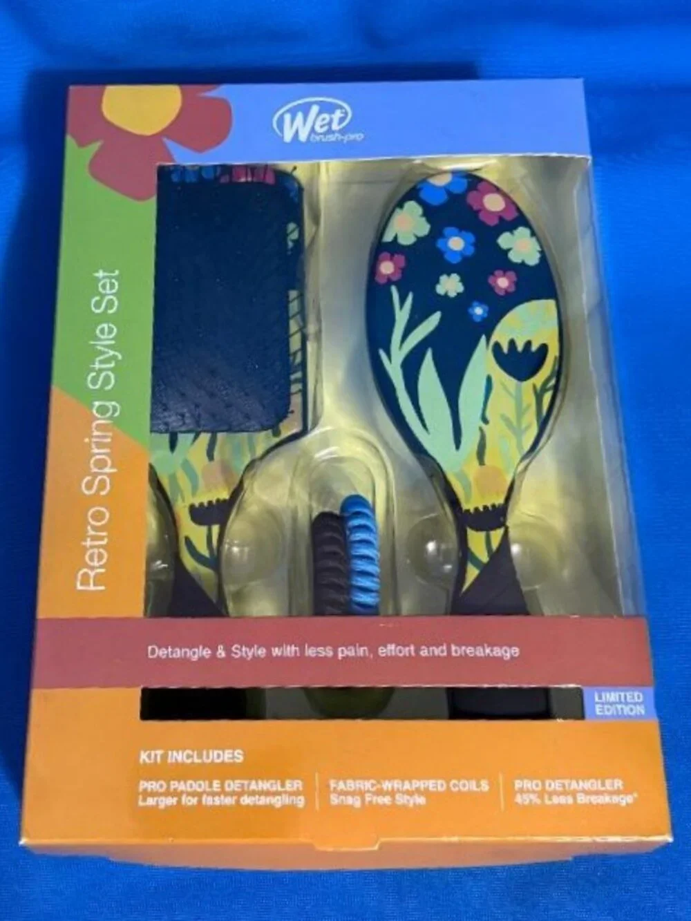 WET BRUSH PRO LIMITED EDITION RETRO SPRING DETANGLE & STYLE 4 PIECE KIT / SET